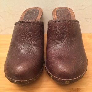 Banana Republic Embossed Leather Clog